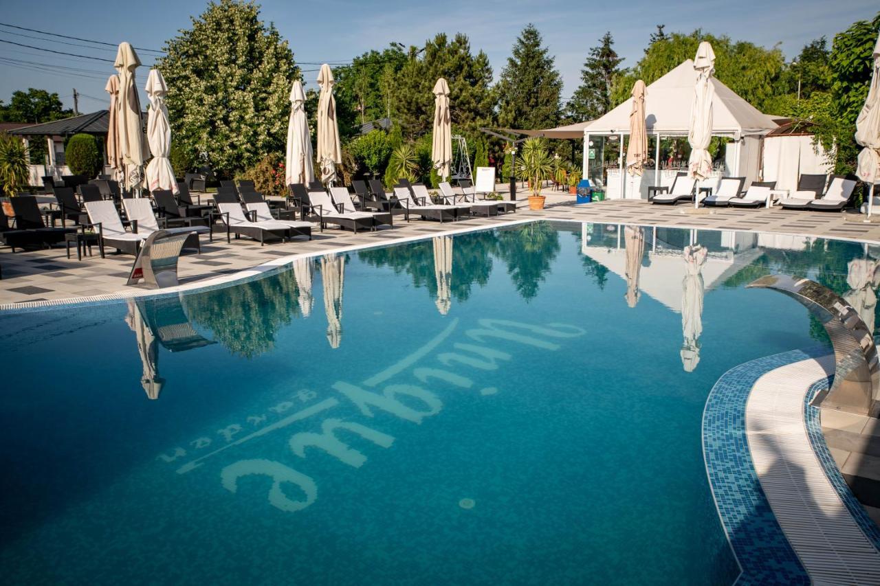 Unique Garden Hotel Brăila Kültér fotó