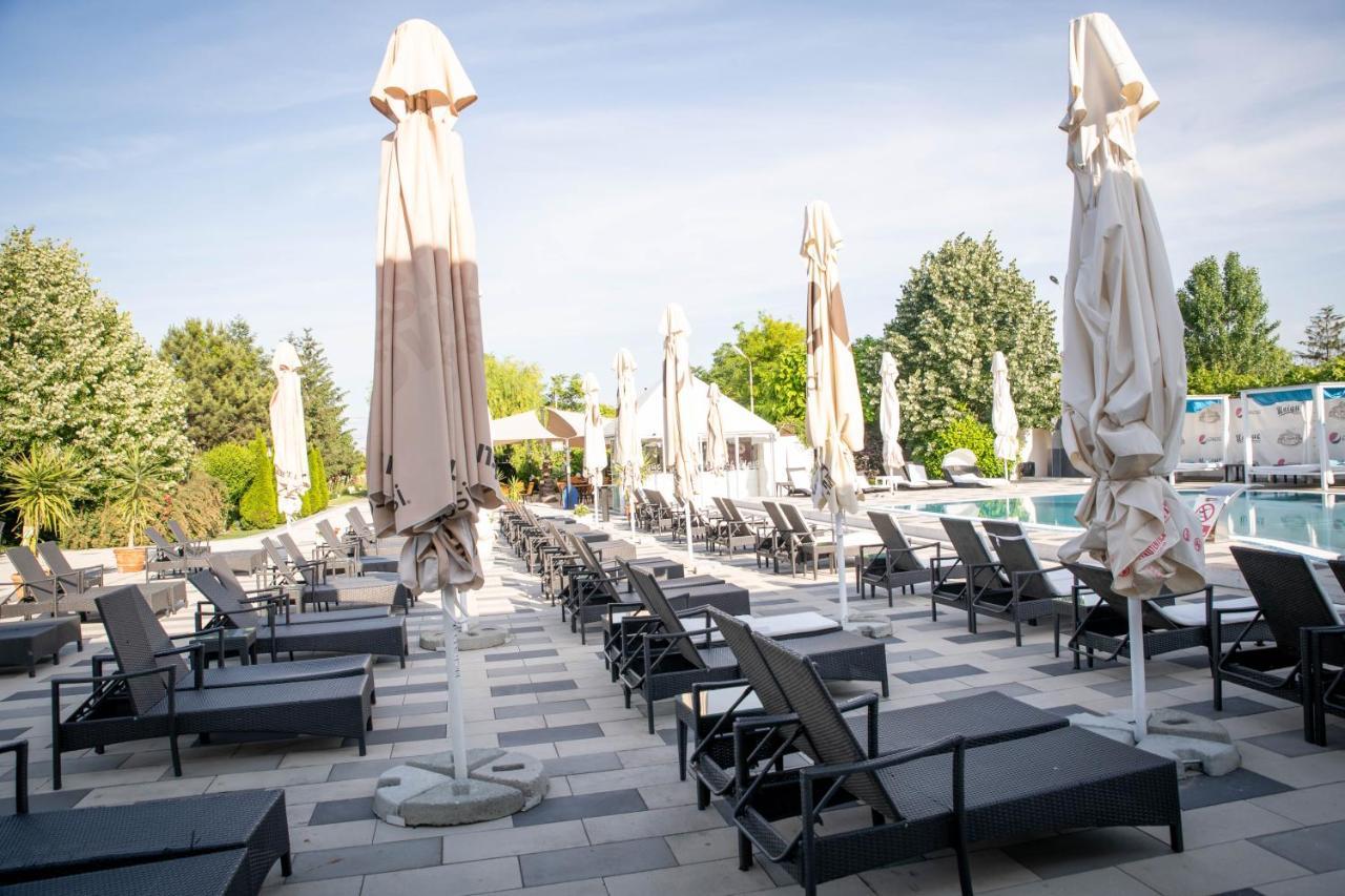 Unique Garden Hotel Brăila Kültér fotó