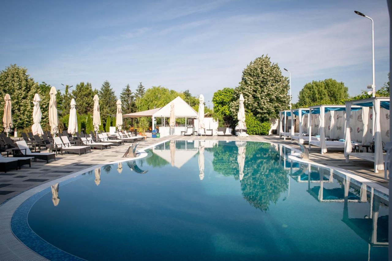 Unique Garden Hotel Brăila Kültér fotó