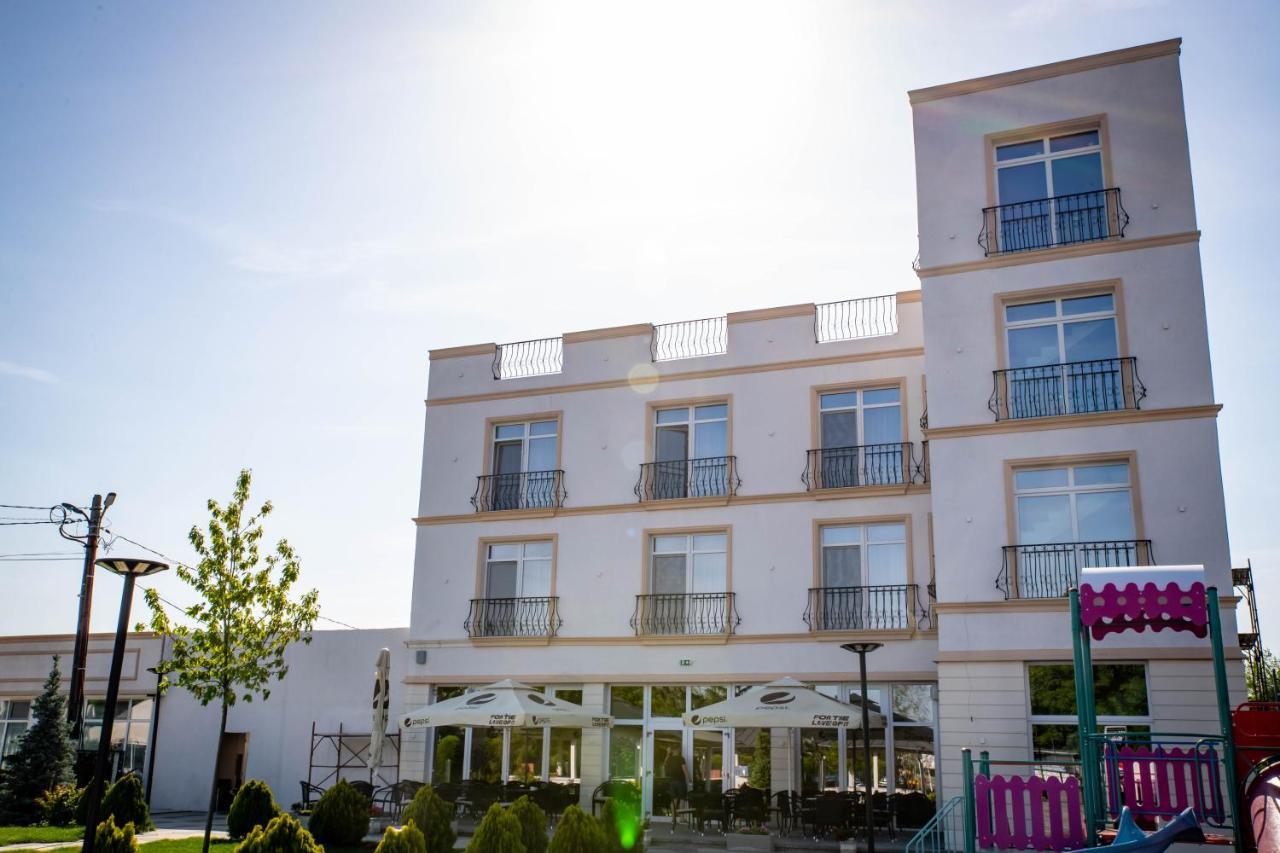 Unique Garden Hotel Brăila Kültér fotó